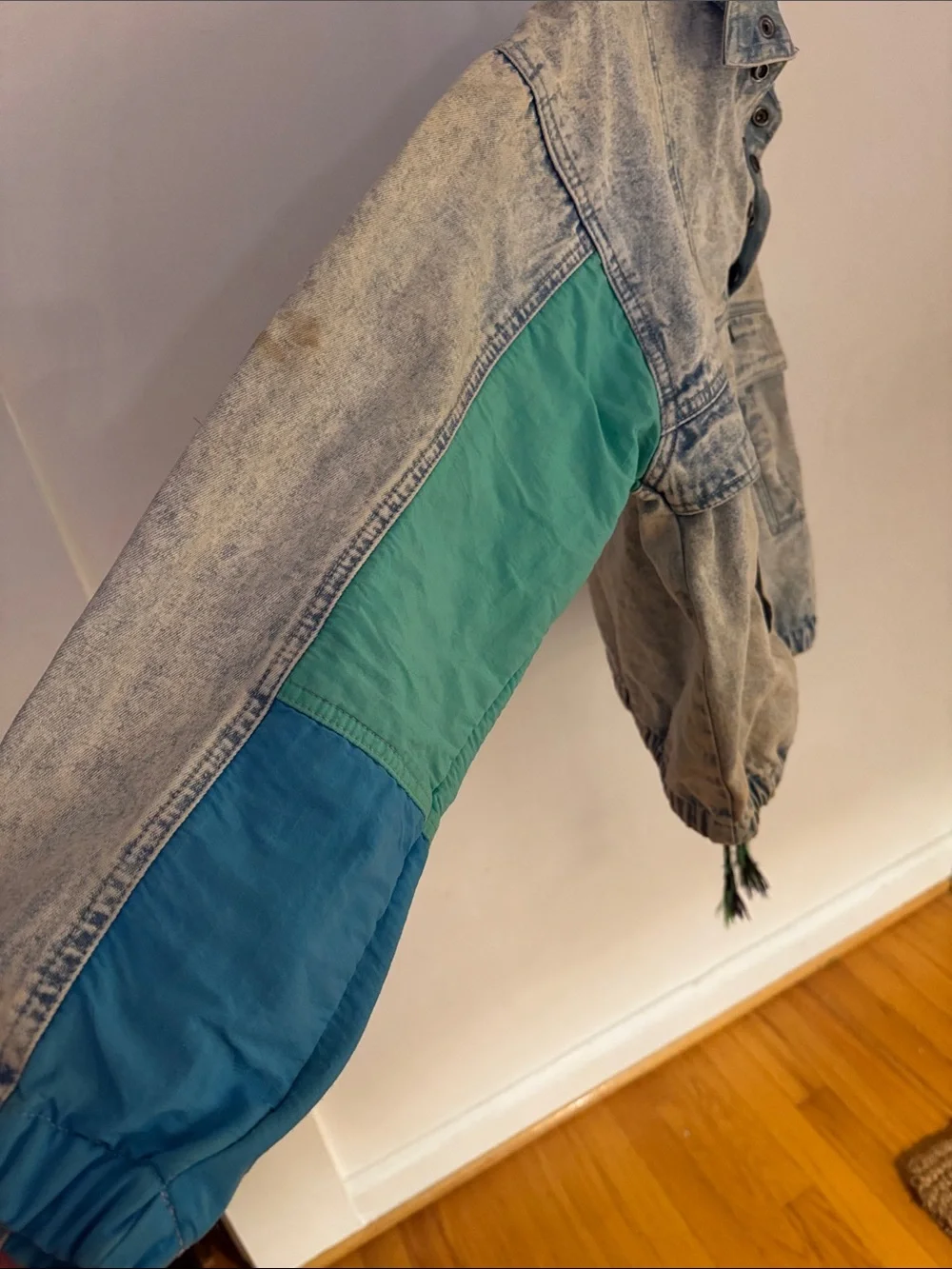 Acid Washed Denim 80s Levi's blue jacket with drawstring, zipper and buttons